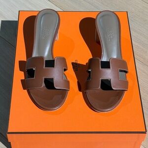 Hermes Oasis Sandals - Gold calfskin 37